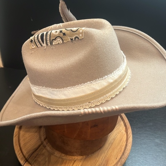 Handmade One of a Kind Decorated 100% Wool Beige Cowgirl Hat w/Lace & Feathers main image 6
